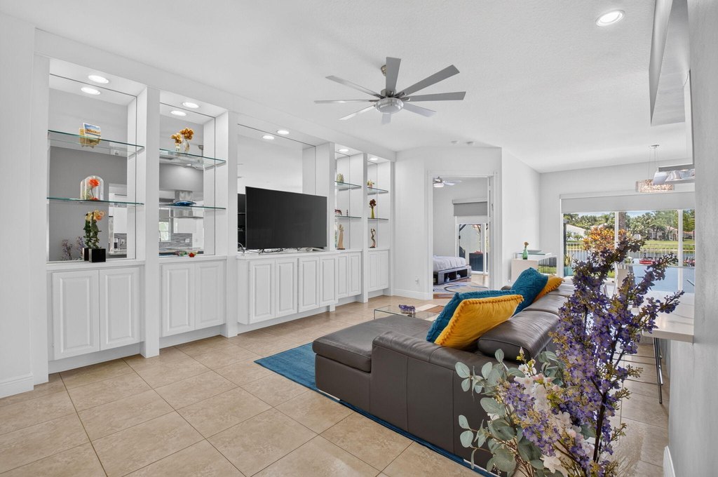 Photo 7 — 4690 Hammock Cir, Delray Beach, FL 33445