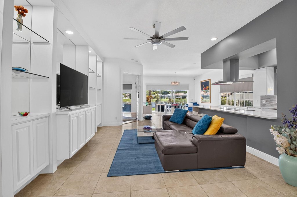 Photo 9 — 4690 Hammock Cir, Delray Beach, FL 33445