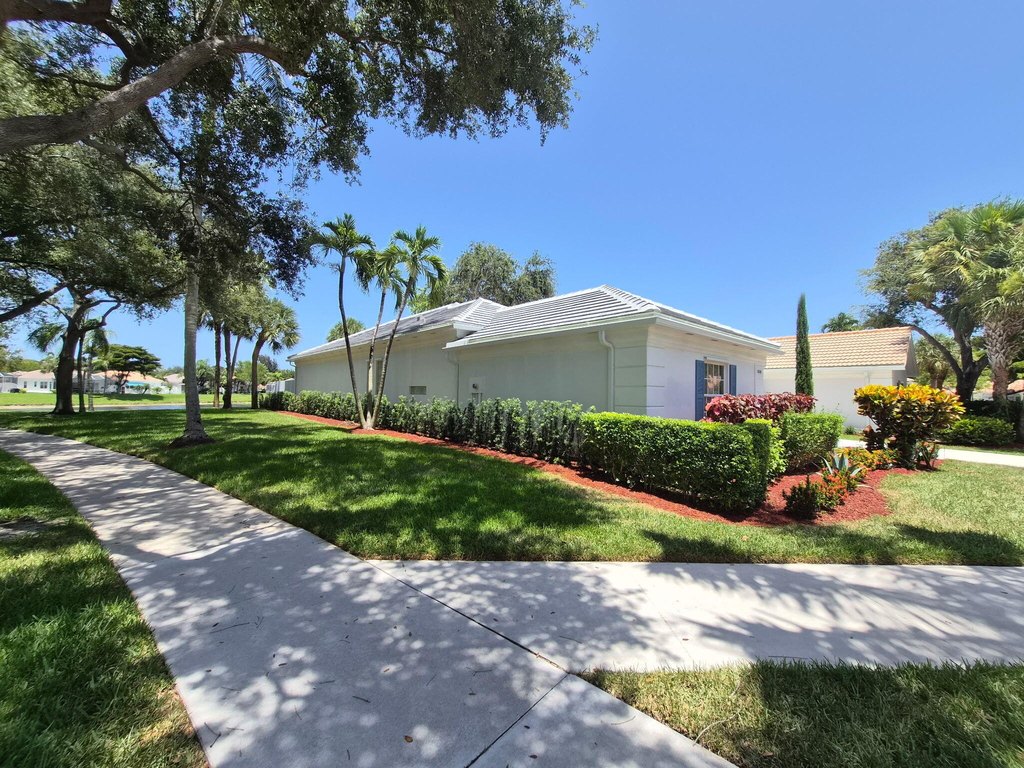 Photo 4 — 4690 Hammock Cir, Delray Beach, FL 33445