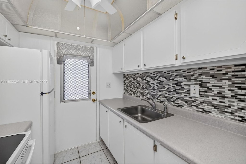Photo 11 — 16901 NE 13th Ave Apt 210, Miami, FL 33162