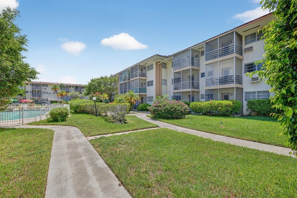 Photo 2 — 16901 NE 13th Ave Apt 210, Miami, FL 33162