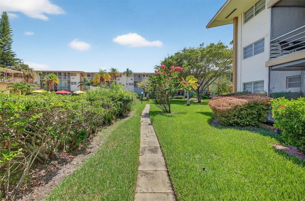 Photo 22 — 16901 NE 13th Ave Apt 210, Miami, FL 33162