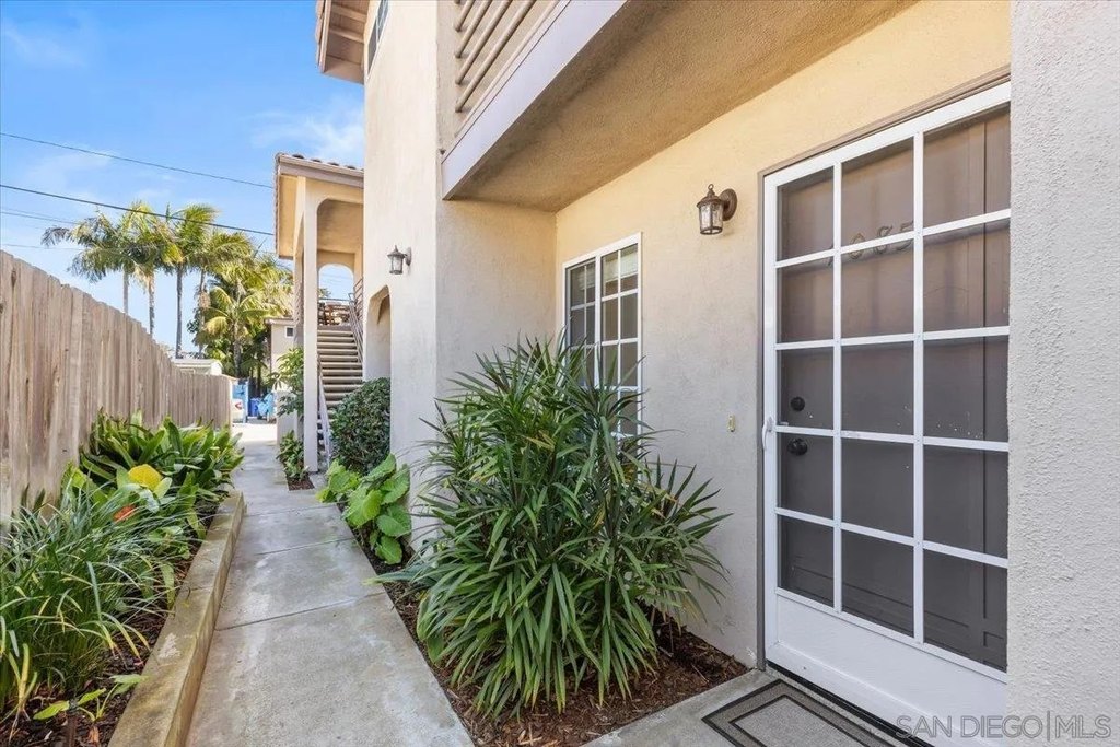 Photo 3 — 4083 Sequoia St, San Diego, CA 92109