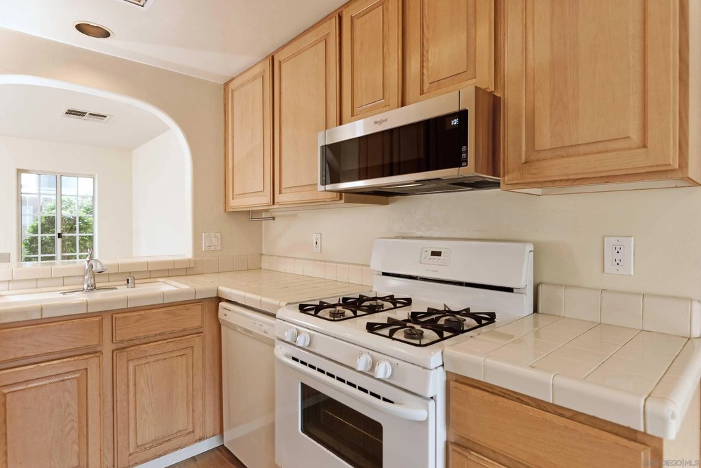 Photo 6 — 4083 Sequoia St, San Diego, CA 92109
