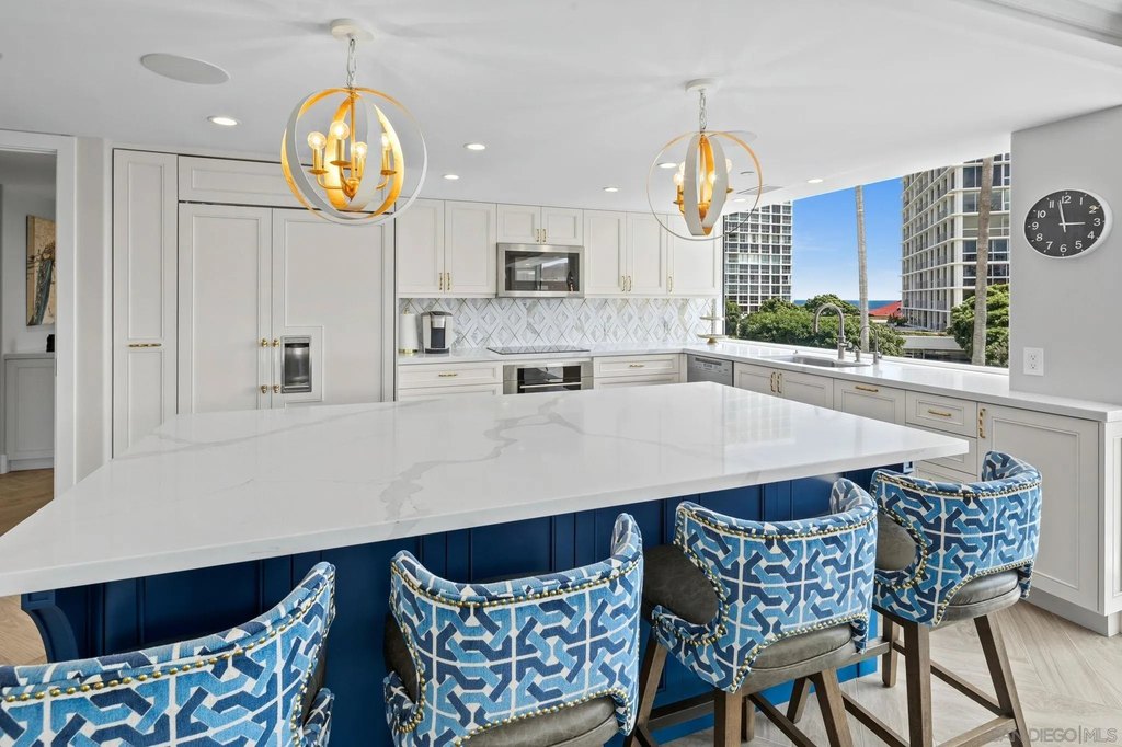 Photo 5 — 1710 Avenida Del Mundo Unit 209, Coronado, CA 92118