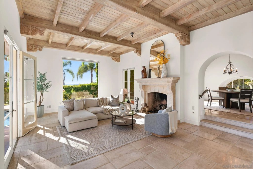 Photo 3 — 6692 La Jolla Scenic Dr S, La Jolla, CA 92037