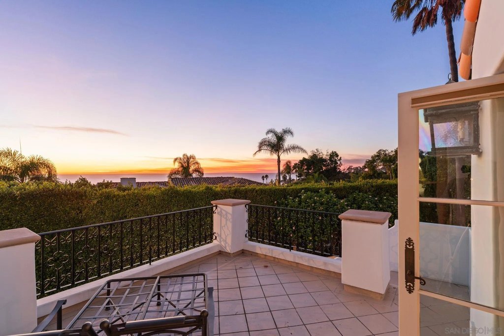Photo 10 — 6692 La Jolla Scenic Dr S, La Jolla, CA 92037